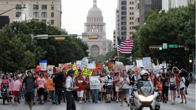 GETTY 102813 TEXASABORTIONPROTESTS?  SQUARESPACE CACHEVERSION=1383005936646